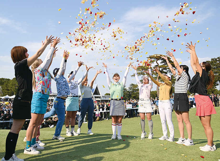 中央：吉田 優利プロ